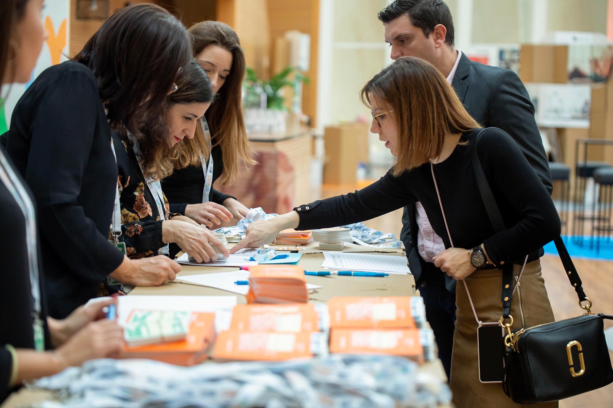 Proyecto gráfico de identidad global para la comunicación y el evento de los 16 Encuentros EAD de Empresas asociadas al CDICV.