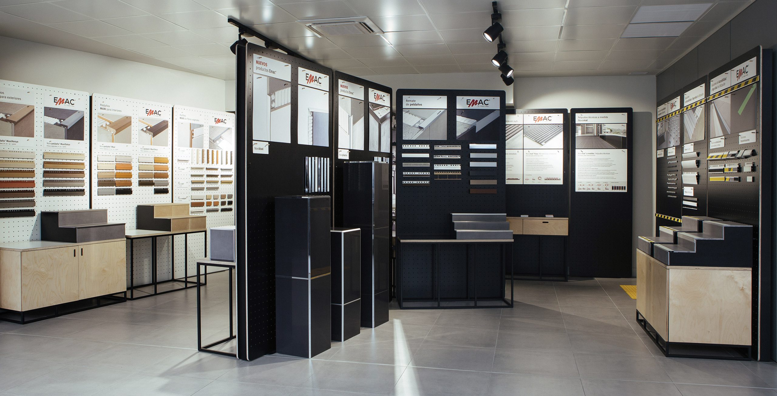 Proyecto de diseño interior del Showroom para las nuevas oficinas de EMAC Complementos S.L.