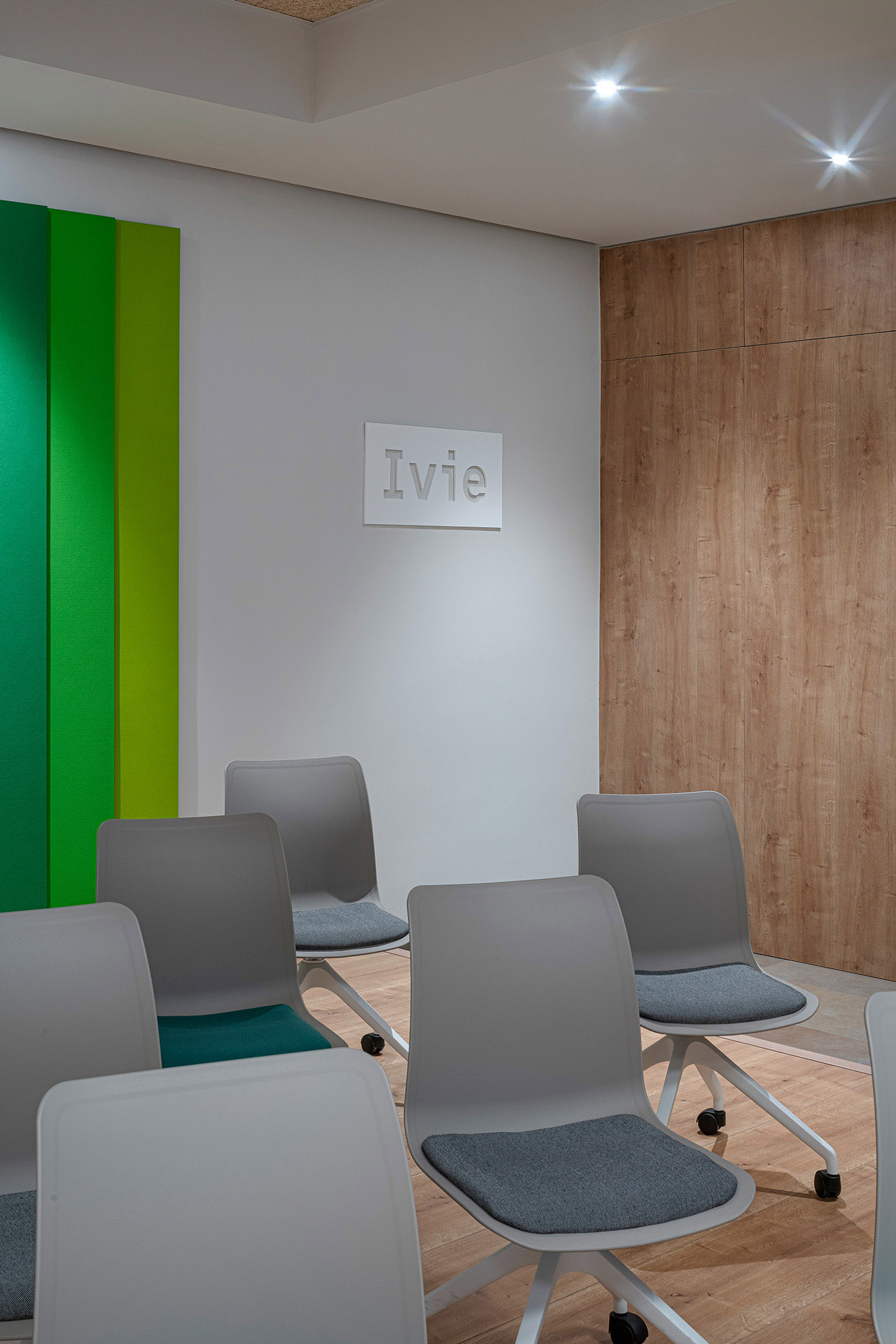 Proyecto de interiorismo para la sala polivalente del Ivie, Instituto Valenciano de Investigaciones Económicas.