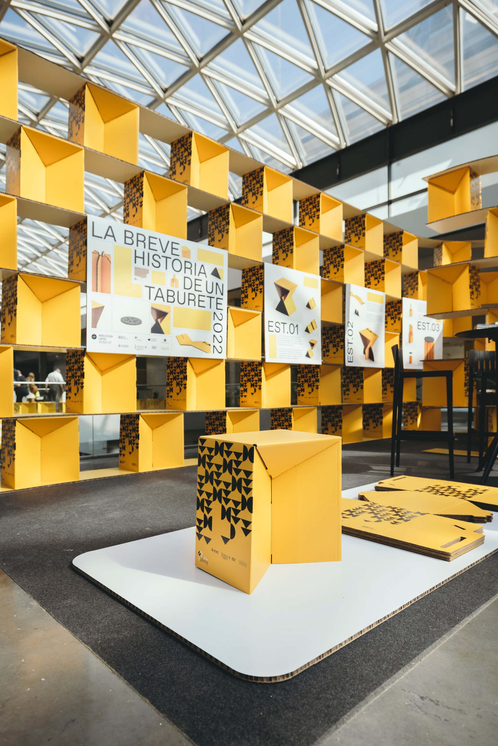 Diseño Taburete y Stand World Design Capital Valencia 2022