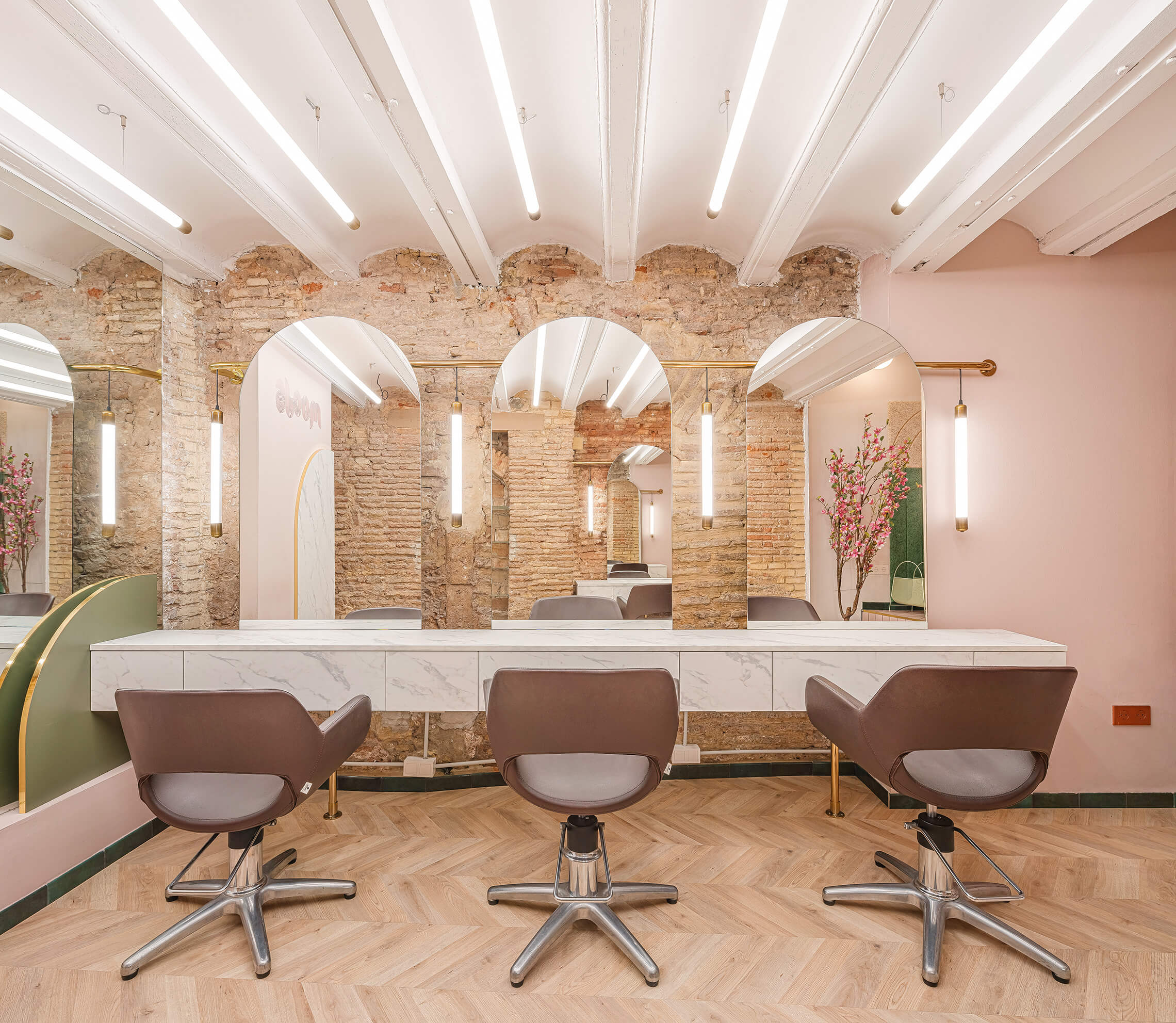 Proyecto de interiorismo del salón de peluquería Moods de Valencia.