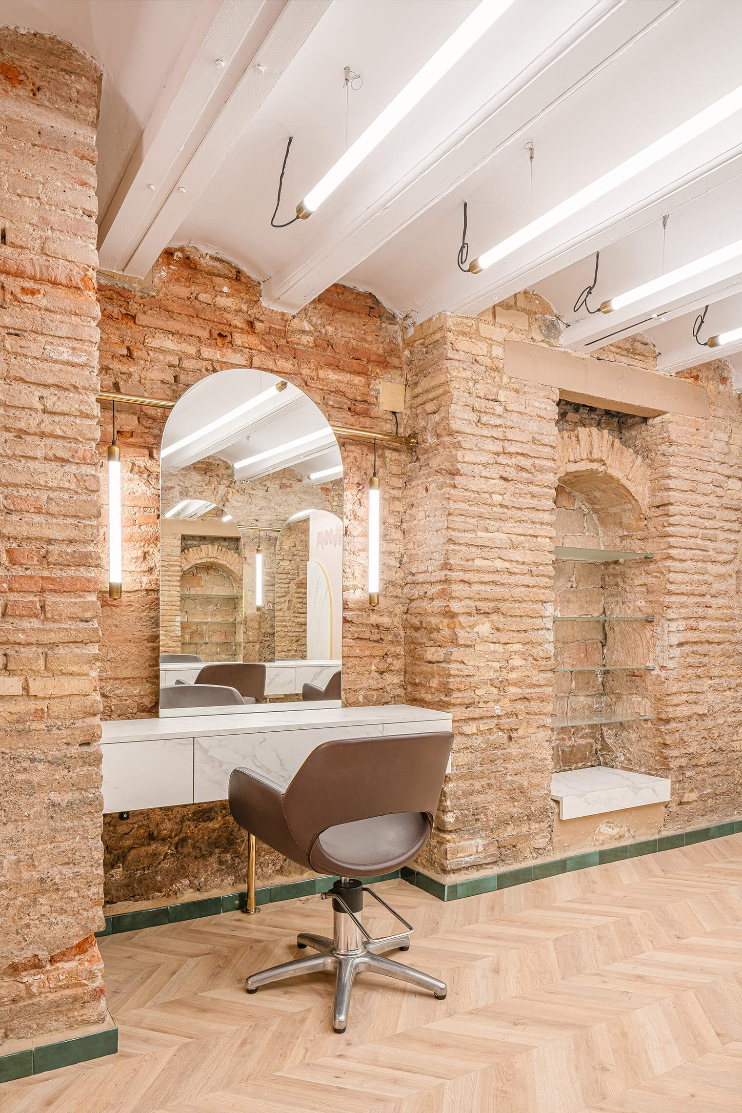 Proyecto de interiorismo del salón de peluquería Moods de Valencia.