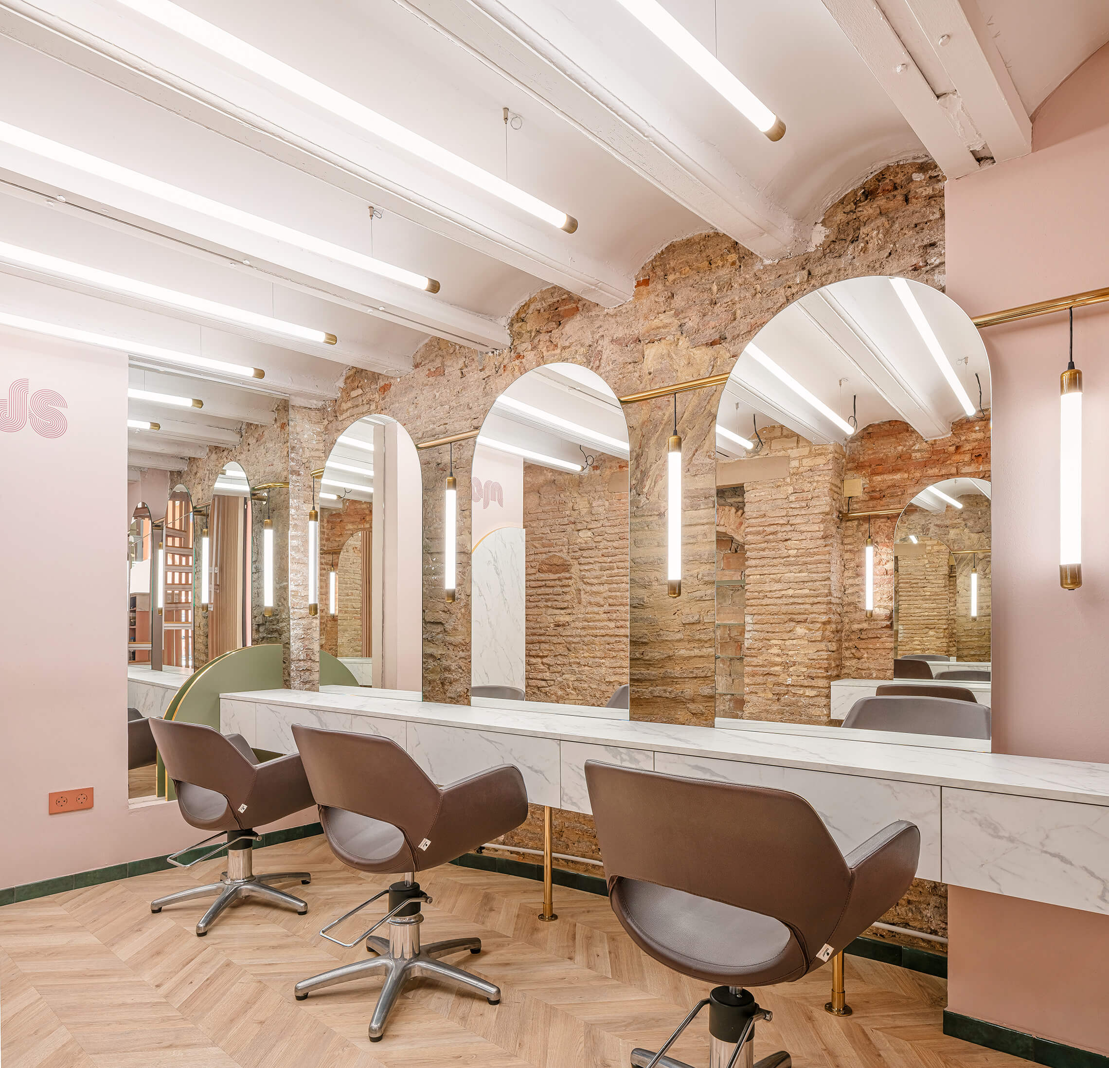 Proyecto de interiorismo del salón de peluquería Moods de Valencia.