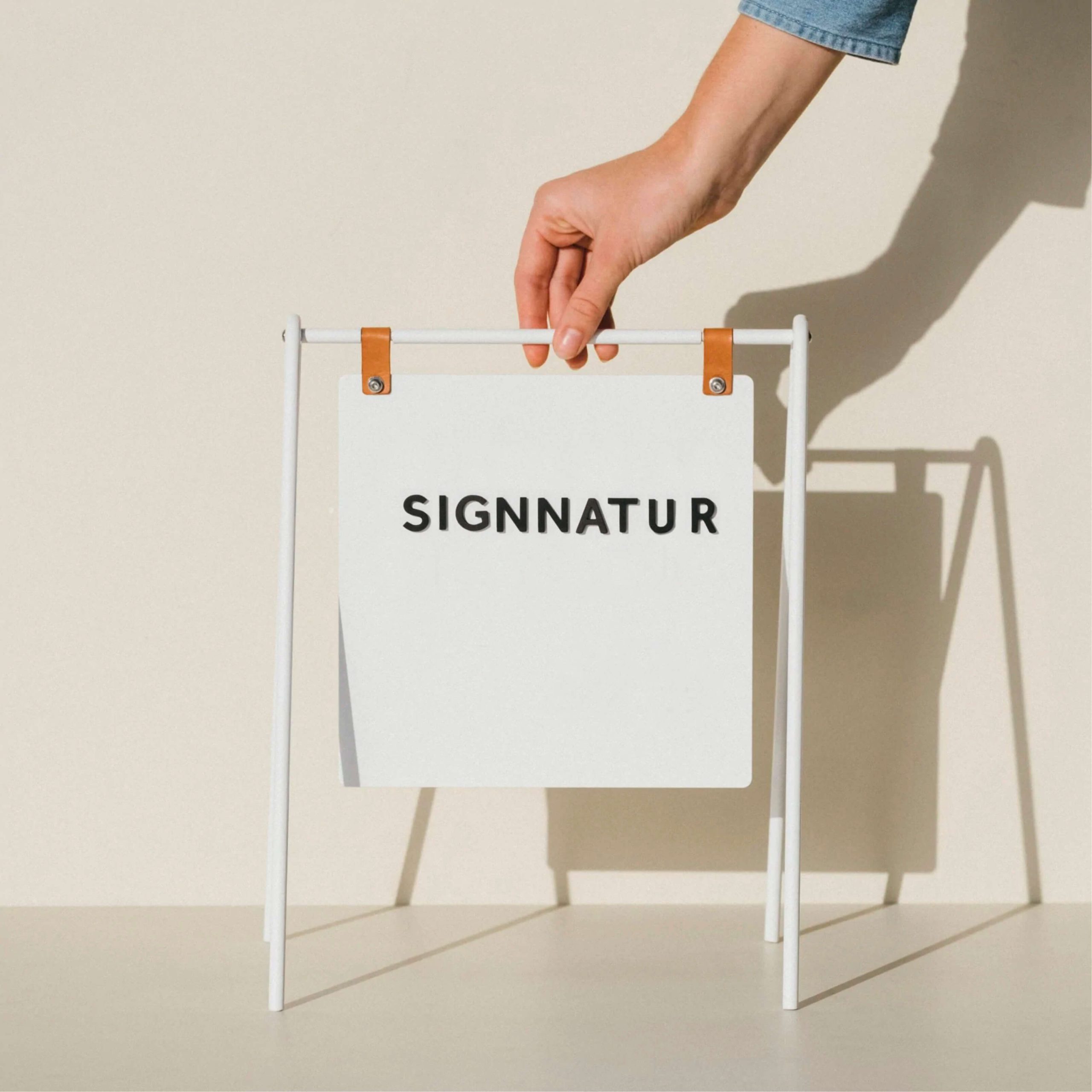 Proyecto gráfico para Signnatur, marca de señalética y rotulación para retail comprometida con la sostenibilidad y el medio ambiente.